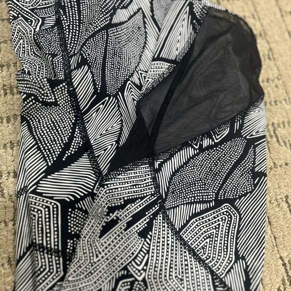 Lululemon Pace Rival Crop Leggings in Dottie Tribe Size 10 - Picture 8 of 8